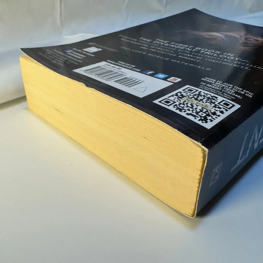 Divergent Movie Tie-In Edition by Veronica Roth Dystopian Young Adult Paperback